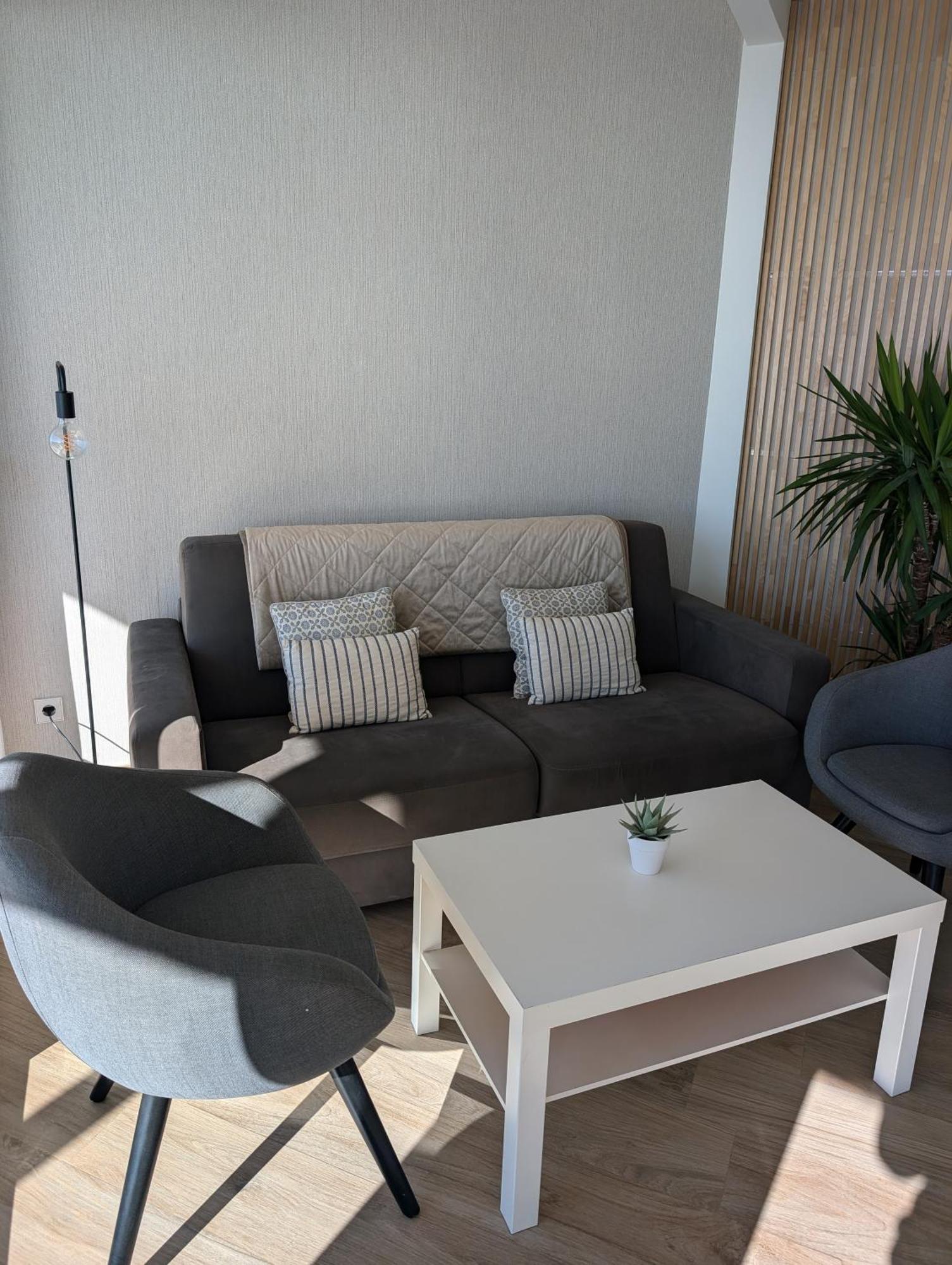 Waterfront In Heart Of Paseo Maritimo - Marbella! Marbella