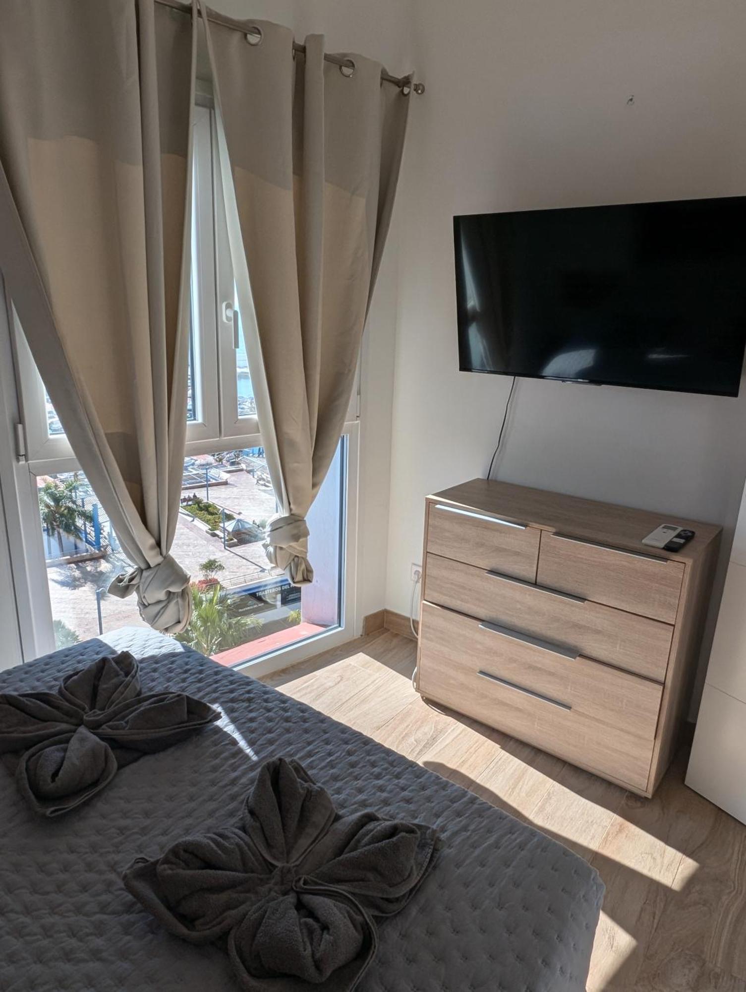 Apartment Waterfront In Heart Of Paseo Maritimo - Marbella! *
